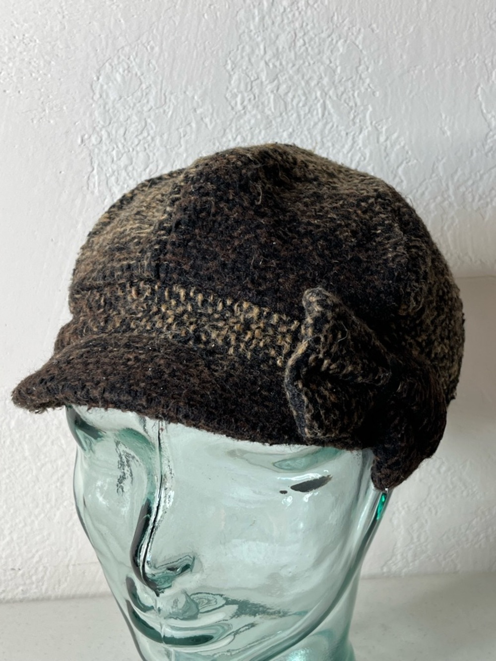 Brown Textured Knit Cloche Hat with Decorative Bow